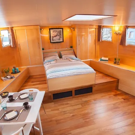 Bed & Breakfast Houseboat Ms 3 Gebroeders *